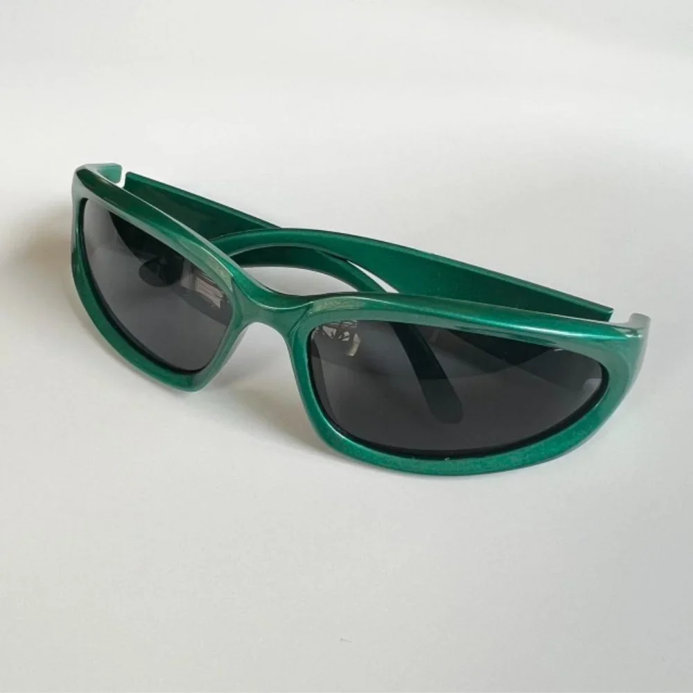 Unique sick Y2K 2000s vintage style forest green surfer sunglasses